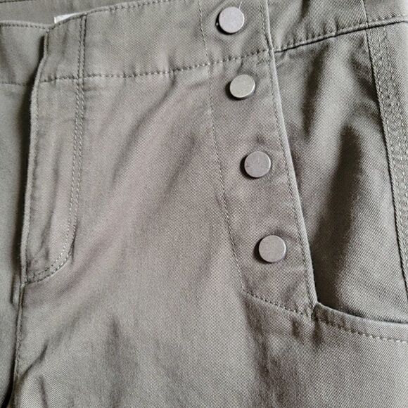 EUC LOFT MARISA ARMY GREEN BUTTON ACCENT STRIAGHT LEG PANTS SIZE 4 / SMALL - Picture 11 of 14